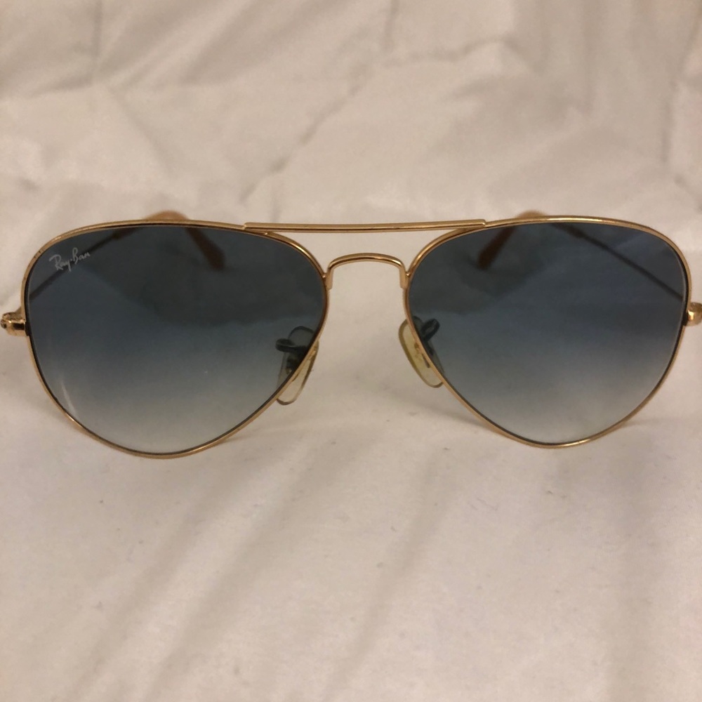 Woman’s Ray-Bans